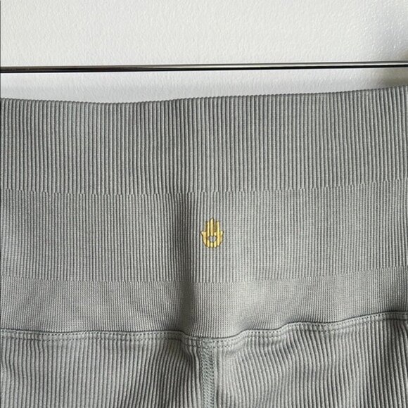 Spiritual Gangster Love Sculpt Seamless 7/8 Ruffle Legging - M/L - Picture 7 of 12